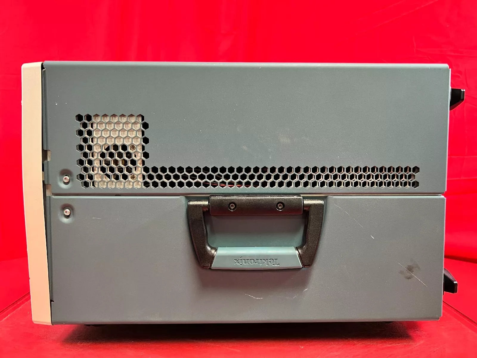 Tektronix DSA72004 20 GHz 4 Channel Digital Oscilloscope with 8 Options