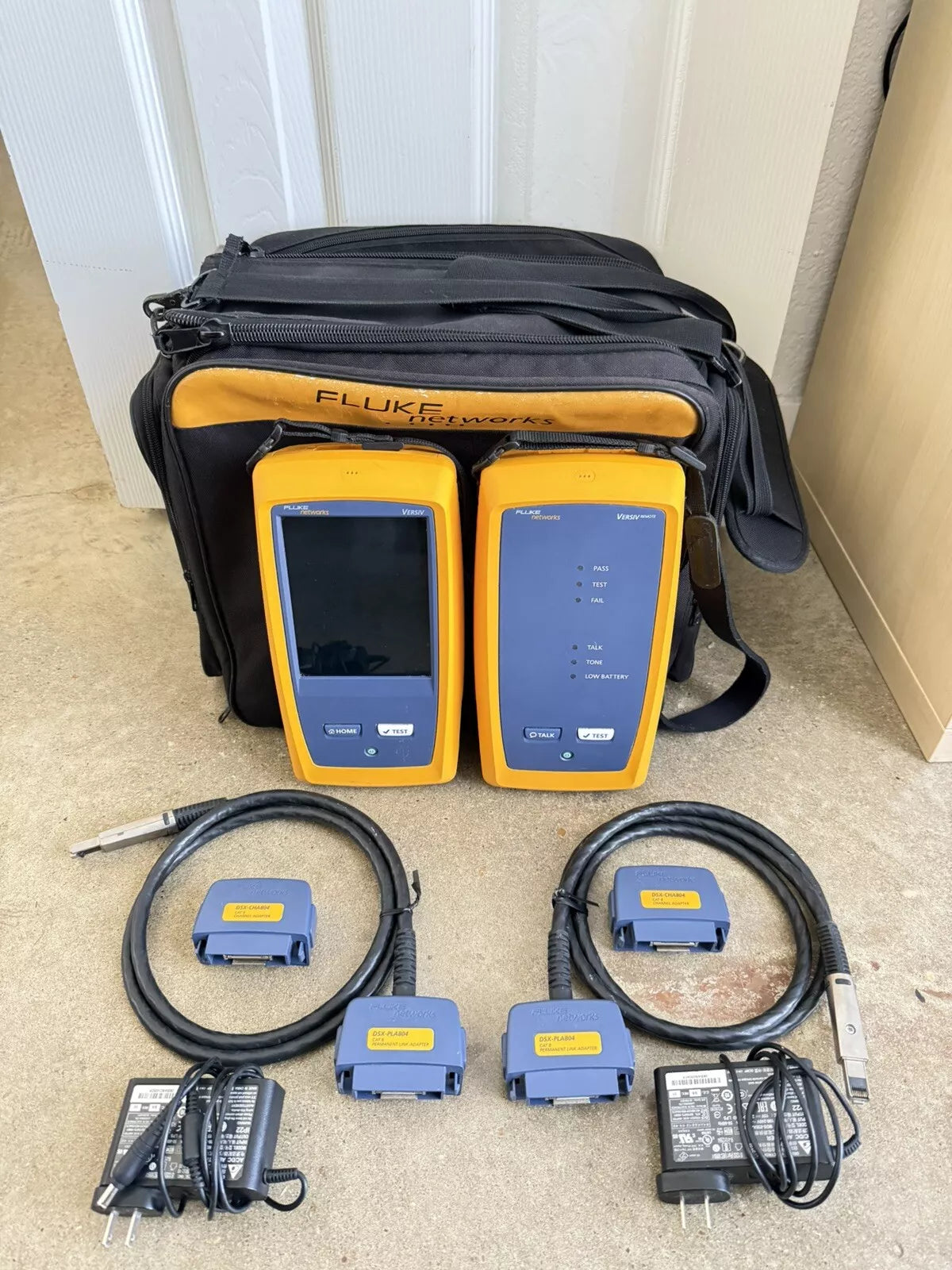 Fluke Networks DSX-8000 Cable Certifier Tester Kit (Calibrated 2023-2024)