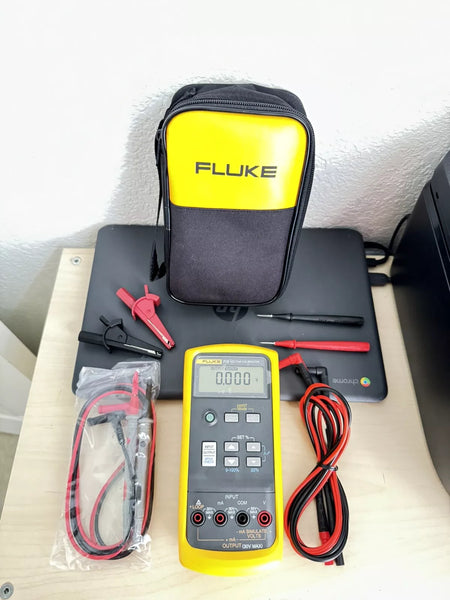 FLUKE 715 Volt/mA Calibrator with Accessories - Tested