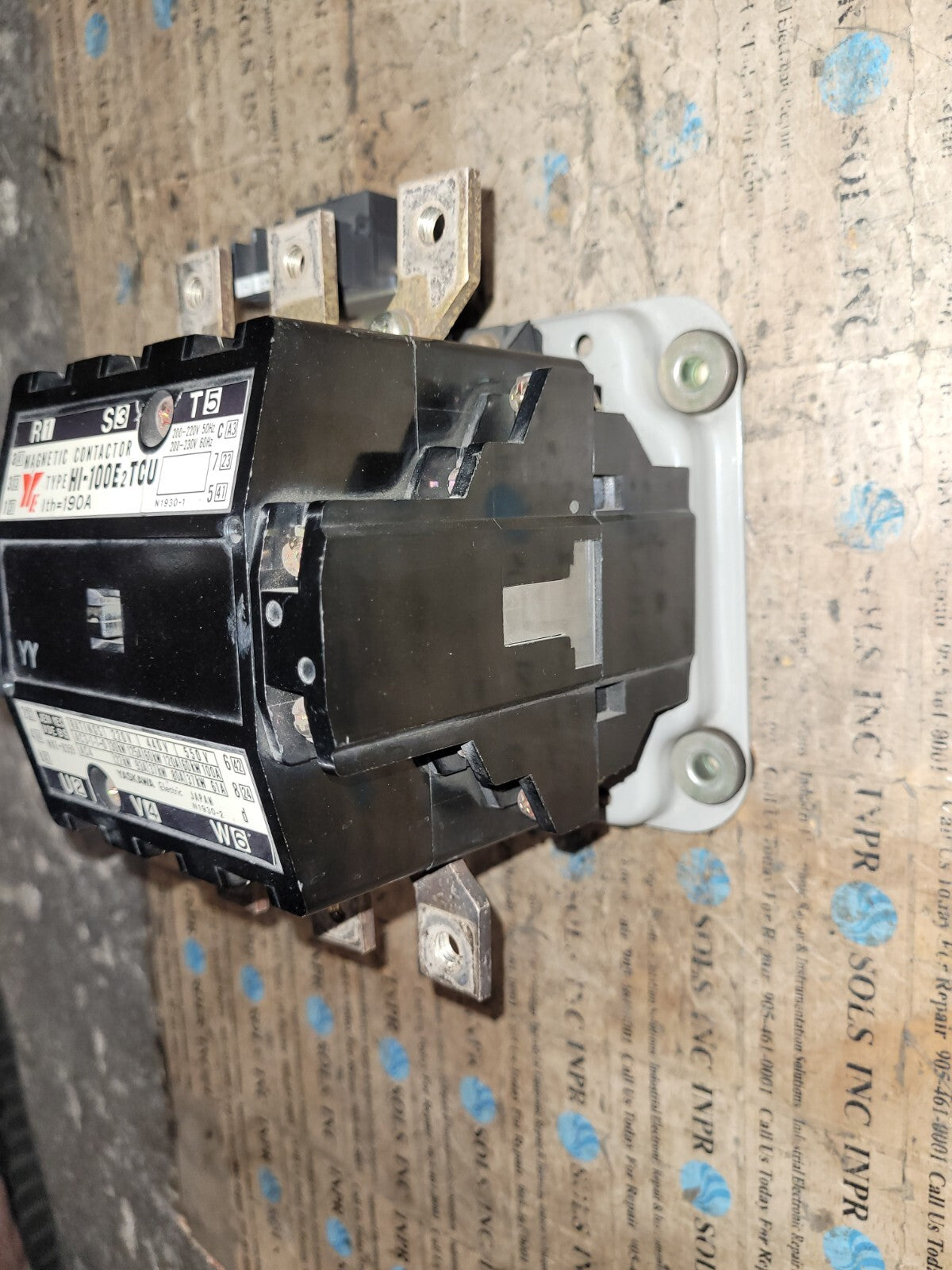 Yaskawa HI-100E2TCU Magnetic Contractor AC220V 190A