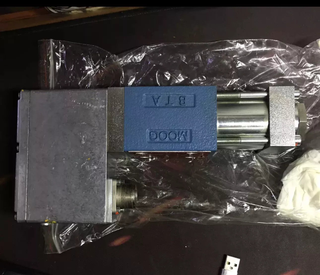Moog D633-460B Hydraulic Proportional Valve