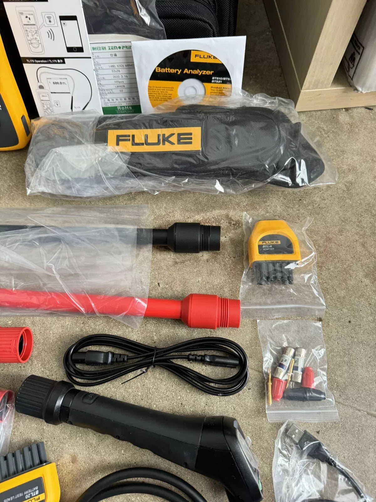 FLUKE BT520 Battery Analyzer Kit - New Sealed