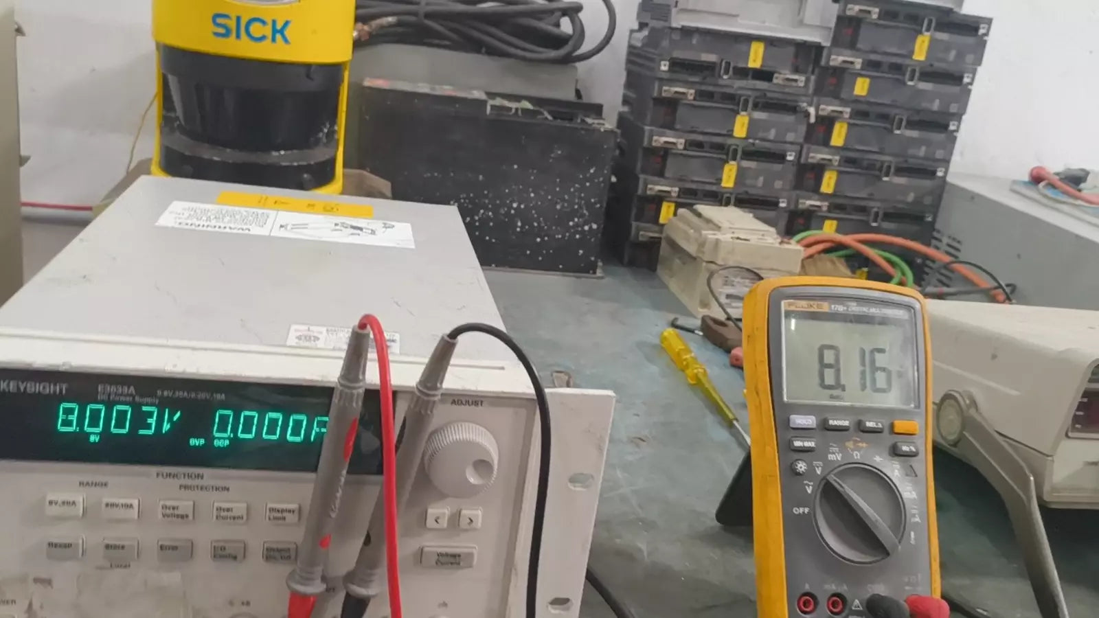 Keysight E3633A DC Power Supply 0-8V,20A/0-20V,10A