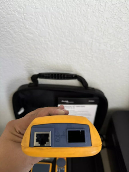 Fluke Networks LRAT-2000 LinkRunner AT-2000 Tester Kit (READ) Missing Port