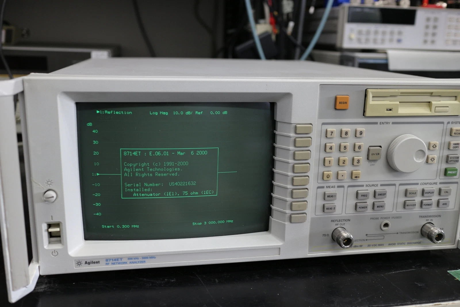 Agilent 8714ET 080/1E1/1EC/UK6 300KHz-3GHz Network Analyzer