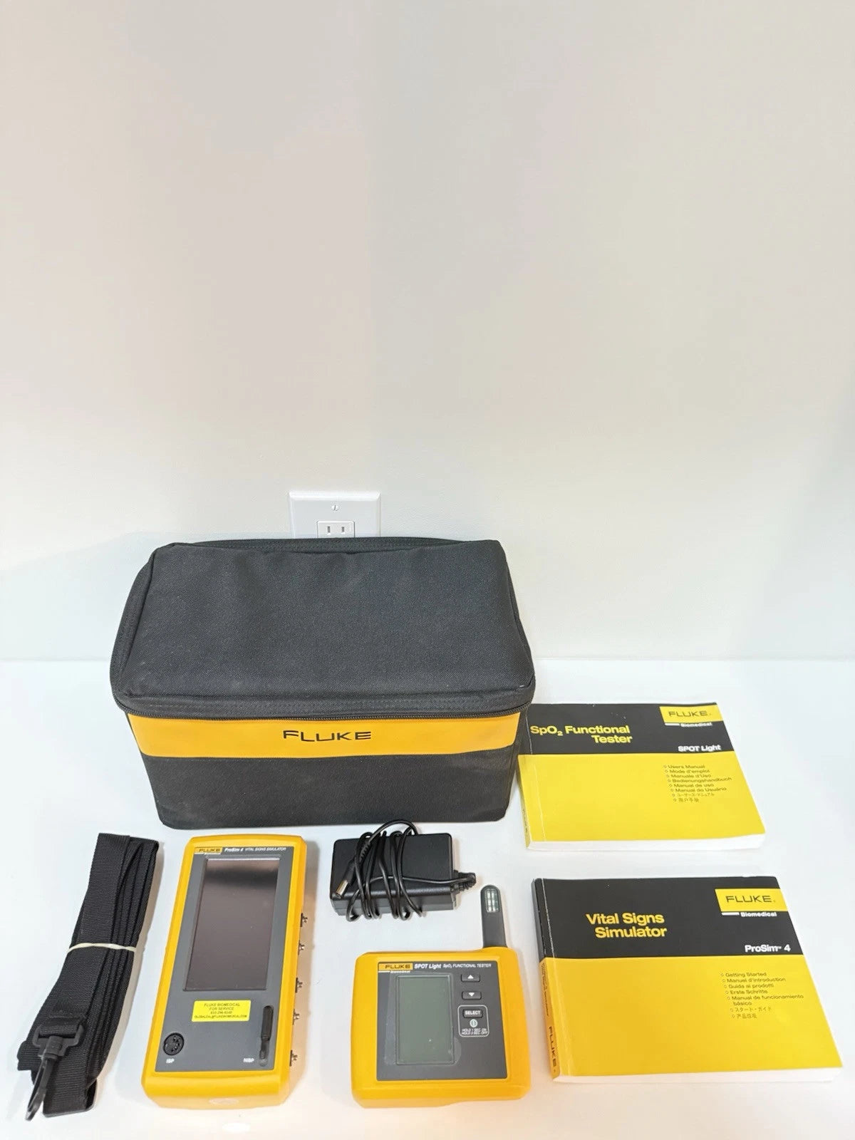 FLUKE Biomedical ProSim 4 & Spot Light Kit with Bag & Charger (Tested)