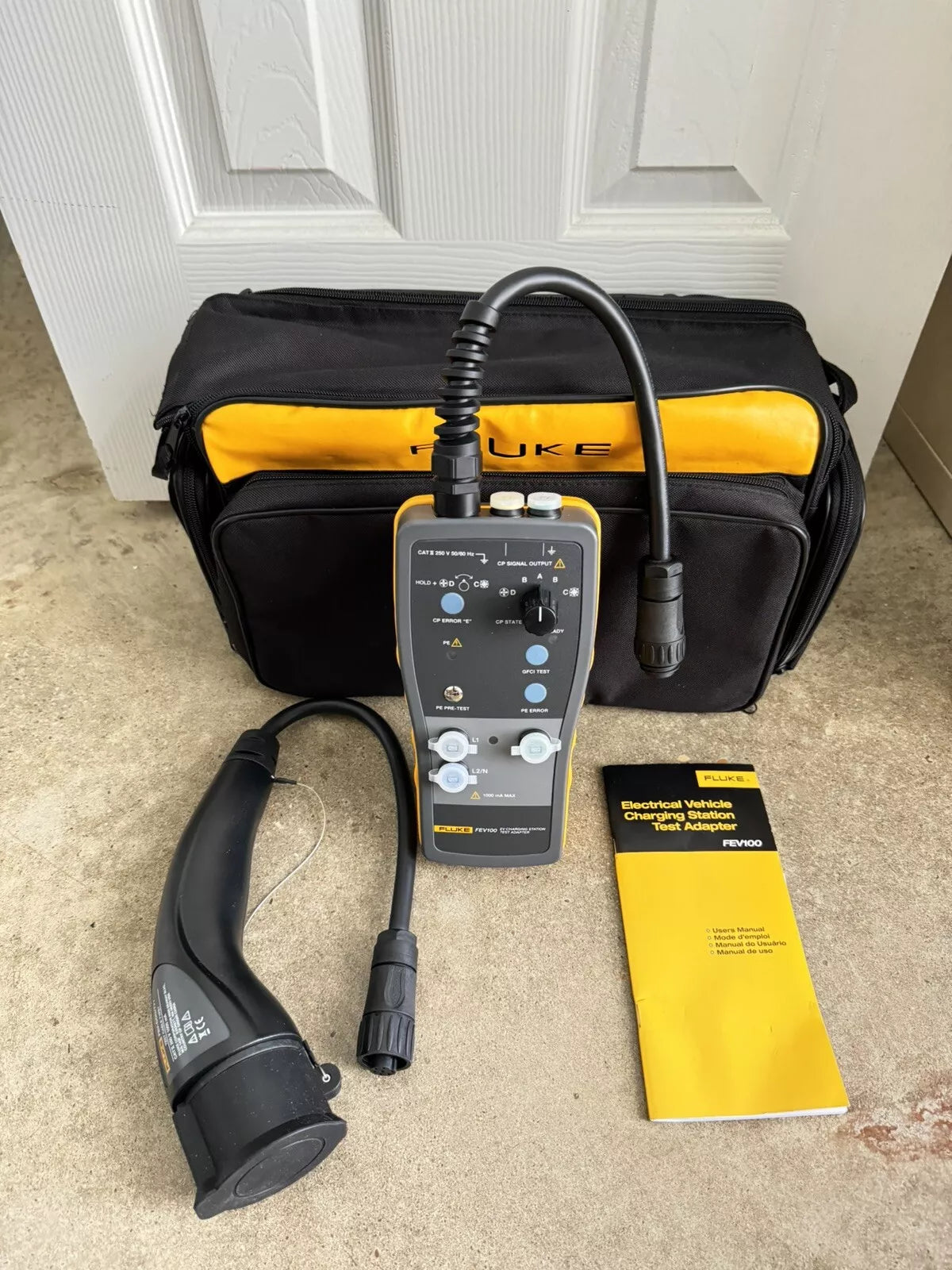 Fluke FEV100/TY1 Adapter Kit for Electric Vehicle Charging Stations