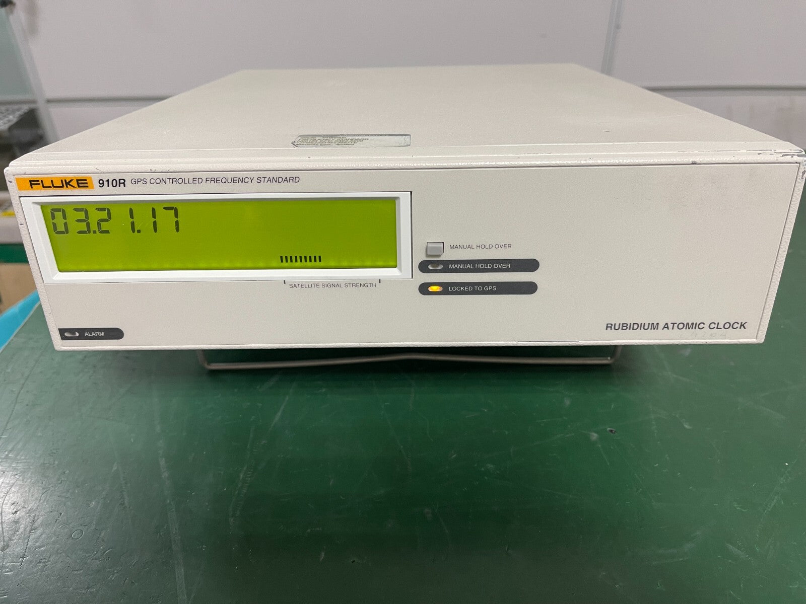 Fluke 910R GPS Controlled Frequency Standard _ 736 - XG eqpt