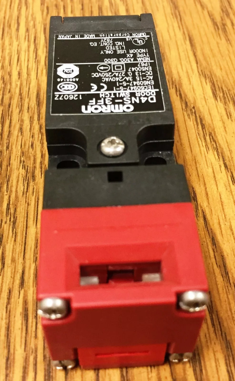 Omron D4NS-3FF Safety Interlock Switch