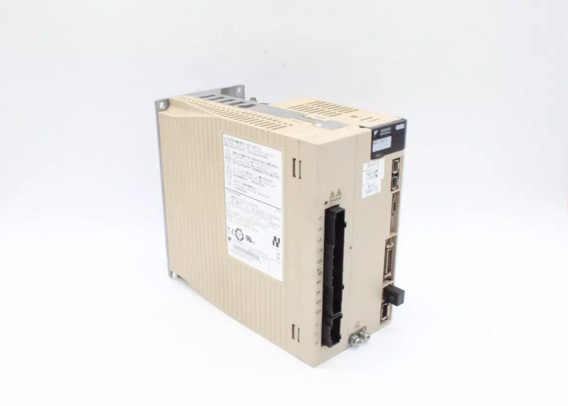 YASKAWA SGDV-120A21A AC Servo Drive 1.5KW 200-230VAC 50/60HZ 3 Phase