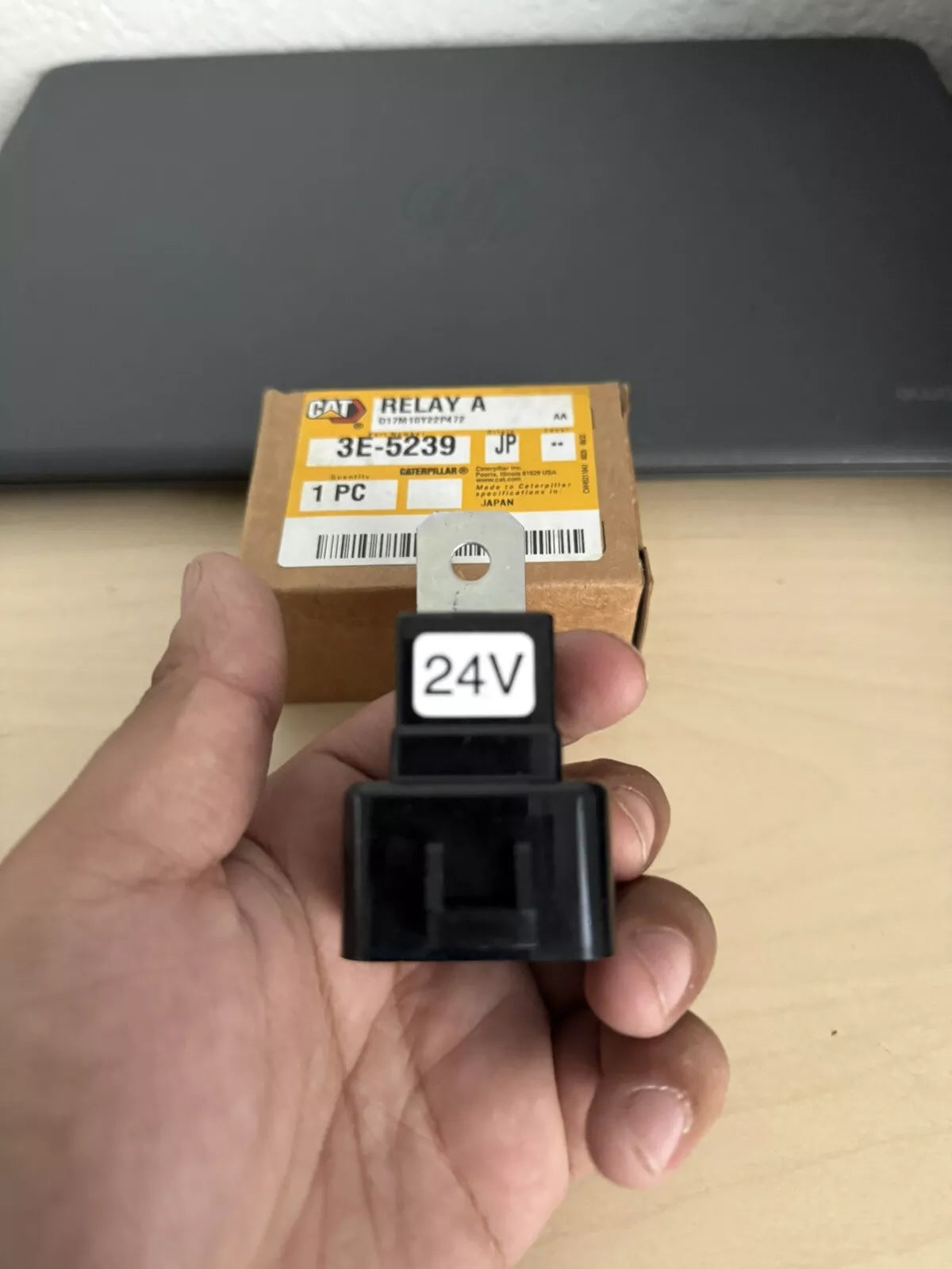 CAT 3E-5239 24 Volts Connector Plug Relay (Genuine OEM) New