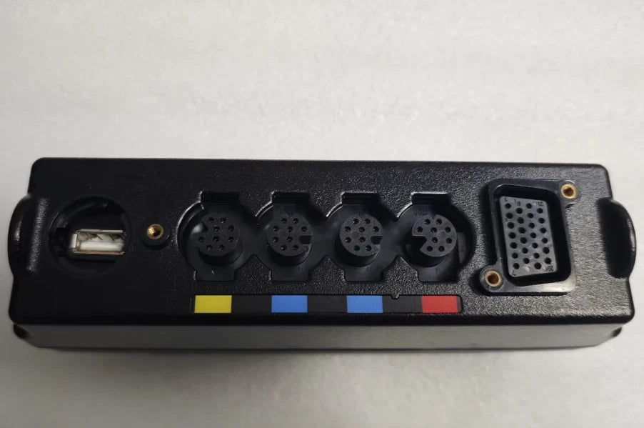 MOTOROLA walkie-talkie vehicle-mounte d station O5 split head  XTL5000