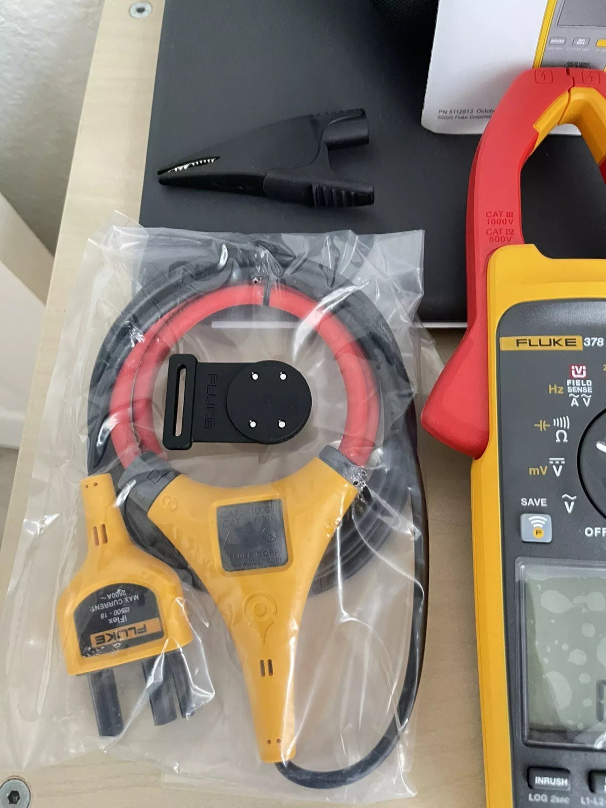 Fluke 378 FC Non-Contact Voltage True-rms AC/DC Clamp Meter with iFlex for 3-Phase Tests