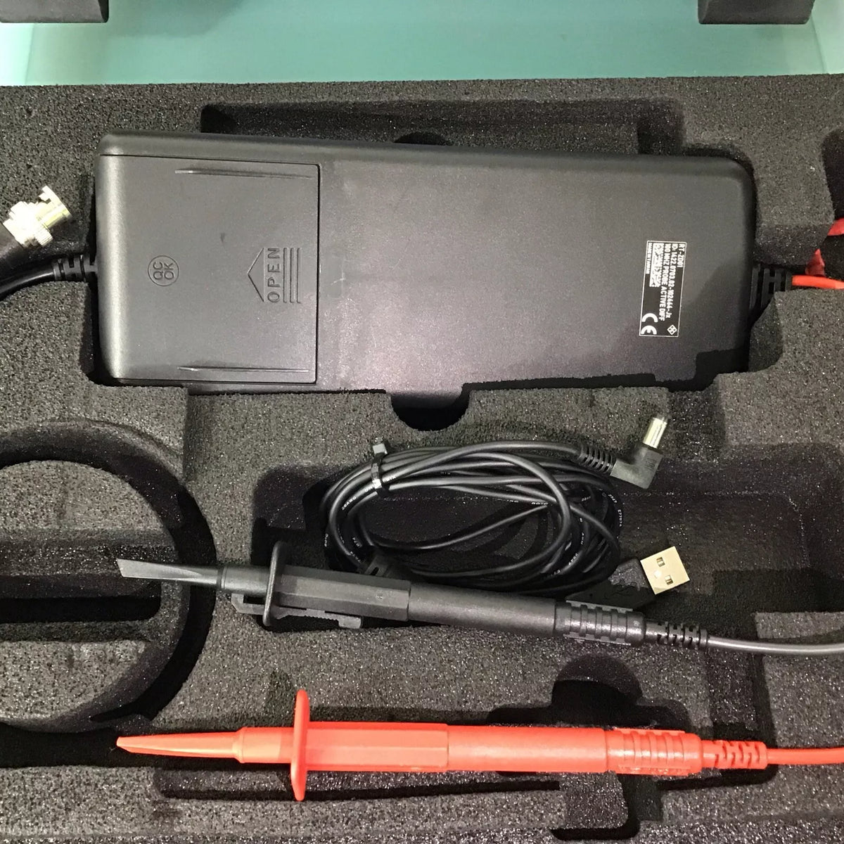 Rohde & Schwarz RTB2004 Digital Oscilloscope 300Mhz / 2.5Ghz 4Ch. HV Probe
