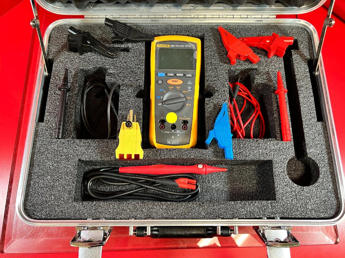 Fluke 1507 Insulation Resistance Tester with Accessories and Case
