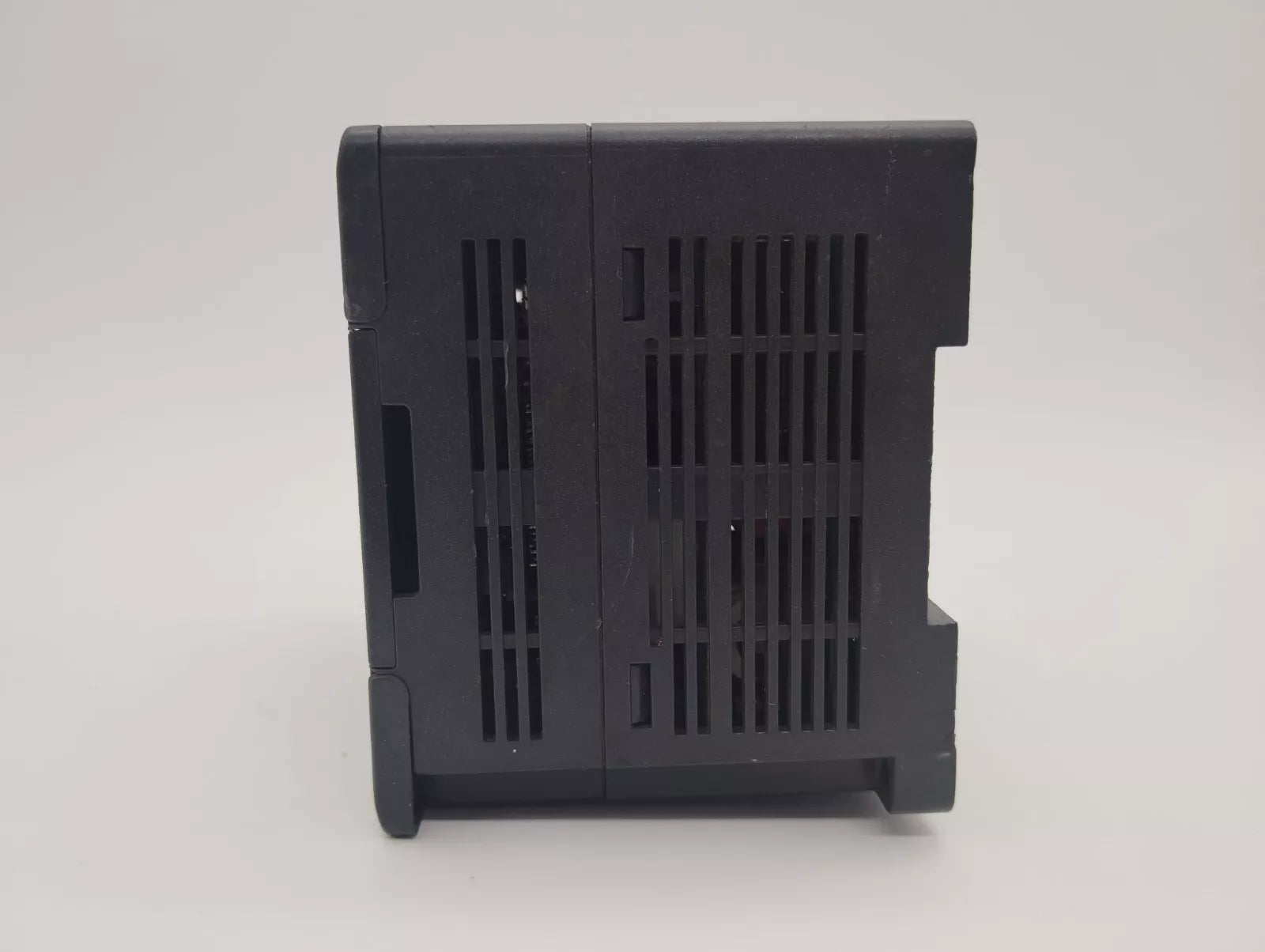 GE FANUC VersaMax IC200UDR001-BF Micro Controller with 24VDC Power Supply