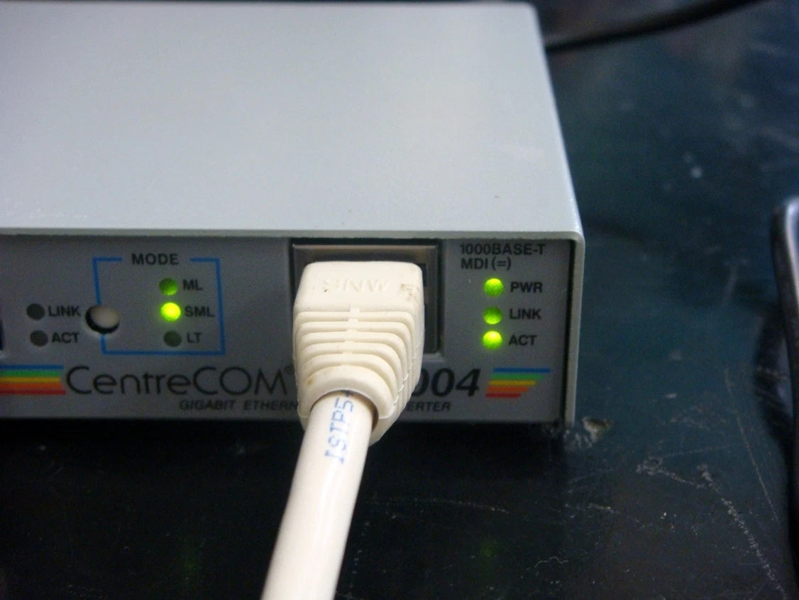 CentreCOM MC1004 Gigabit Ethernet Media Converter