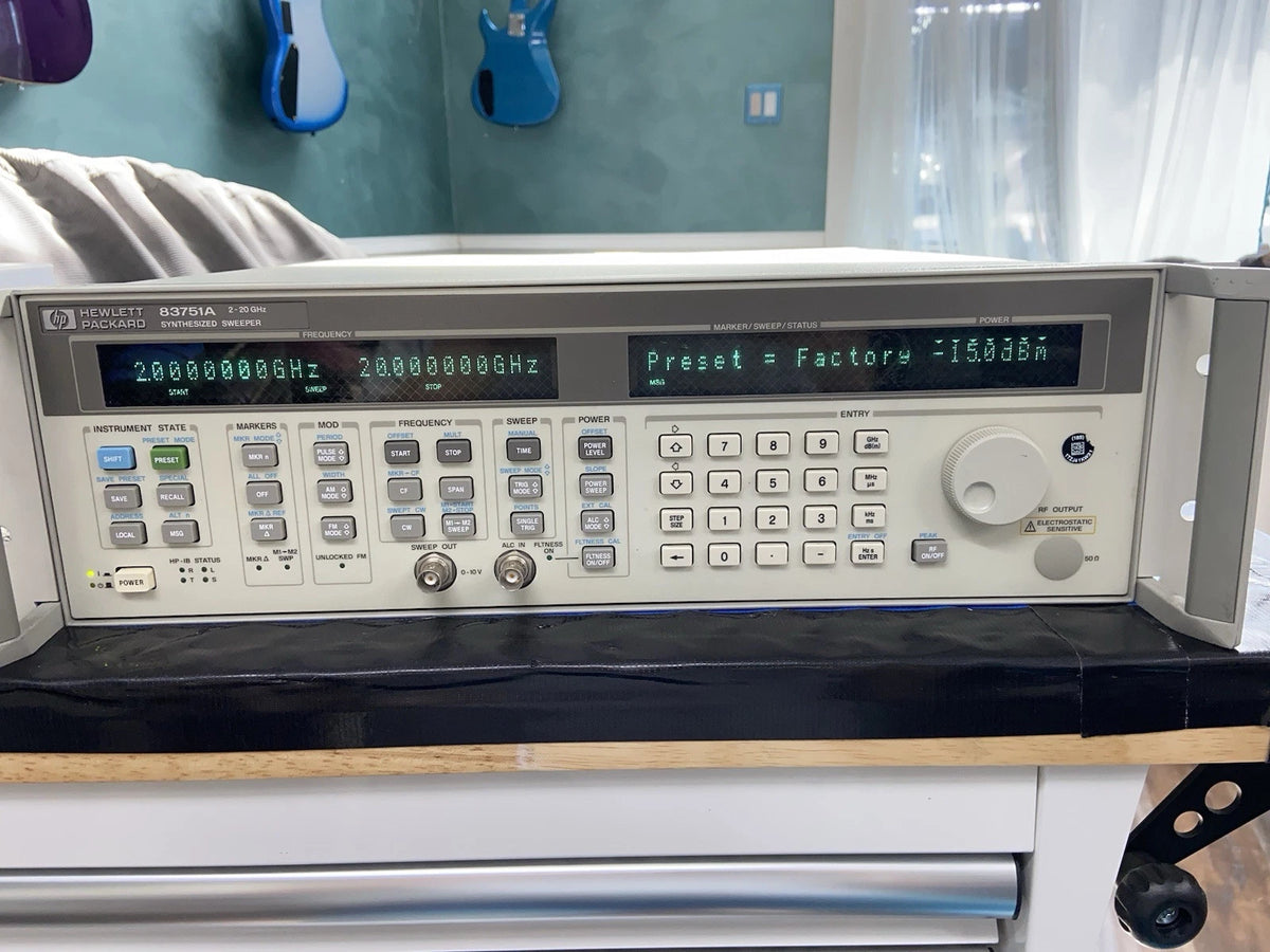 HP 83731A 2-20GHz Synthesized Sweep/CW Signal Generator CAL’d with Option 1E4 1E5