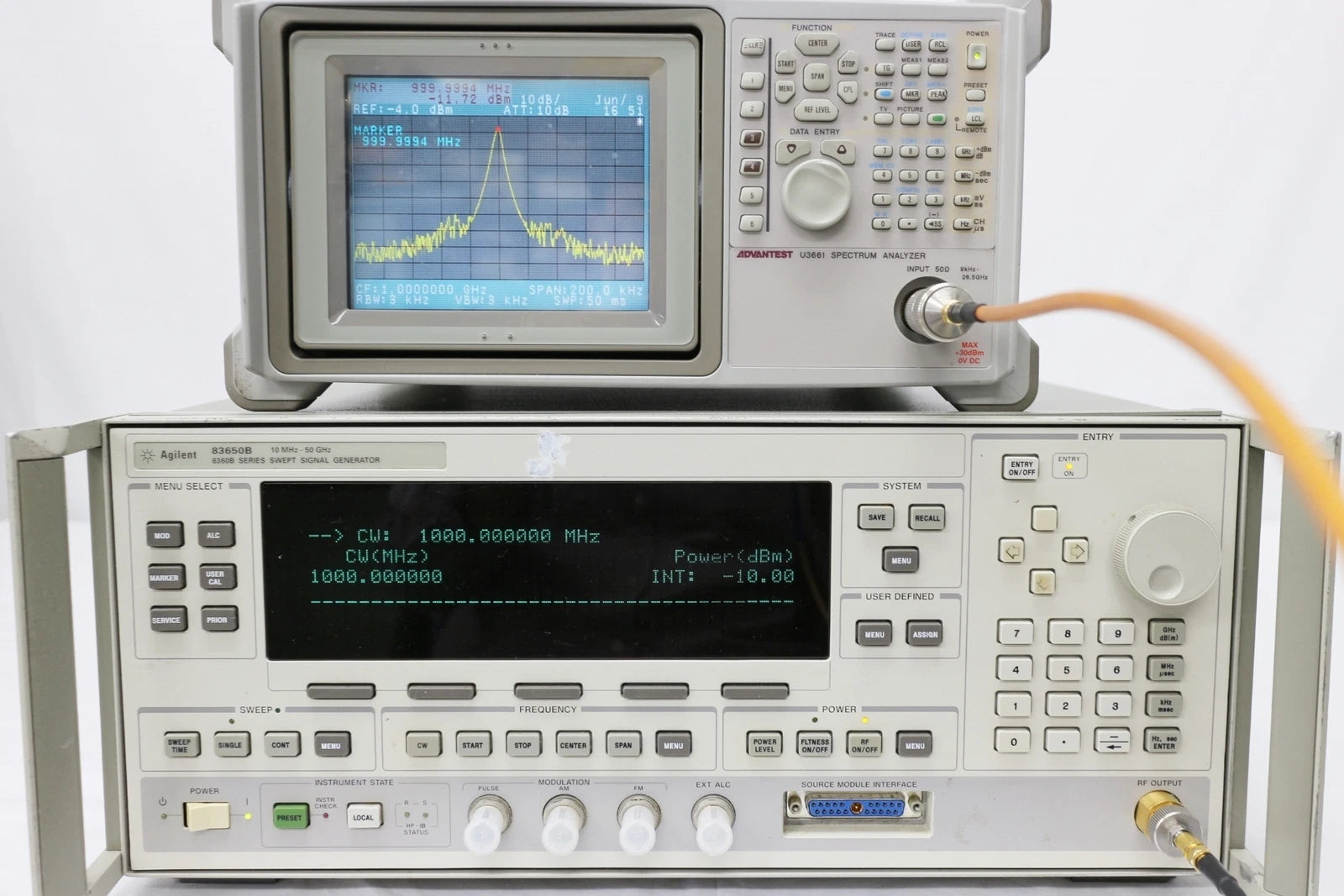 ADVANTEST U3661 /26 9KHz-26.5GHz Portable Spectrum Analyzer
