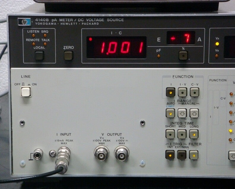 HP 4140B DC Voltage Source