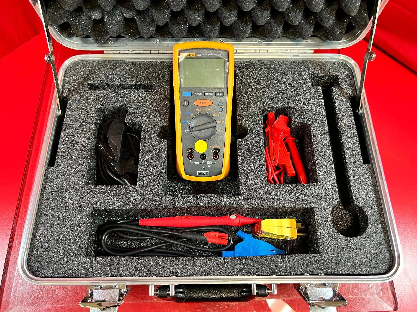 Fluke 1507 Insulation Resistance Tester with Accessories and Case