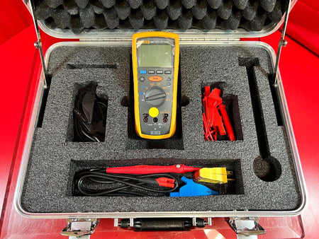 Fluke 1507 Insulation Resistance Tester with Accessories and Case