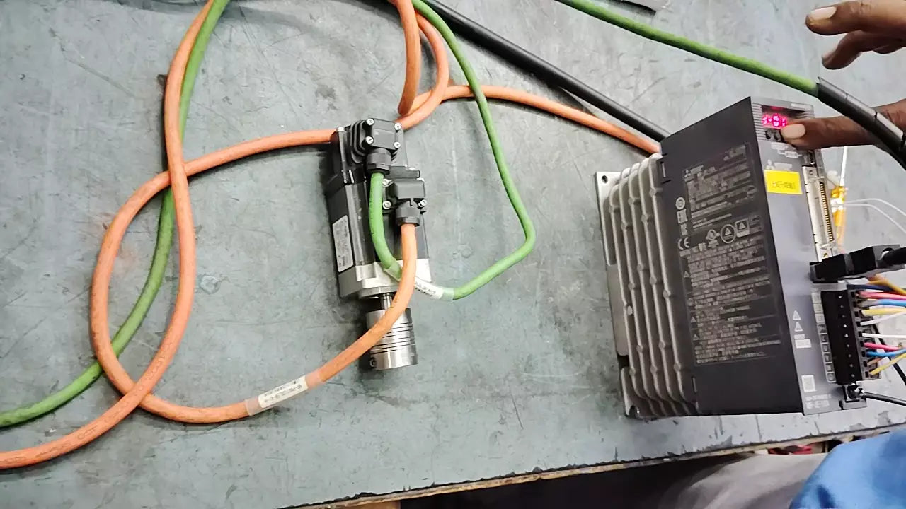 Set of 2 Mitsubishi MR-JE-10A AC Servo Drive 100 Watt 200V