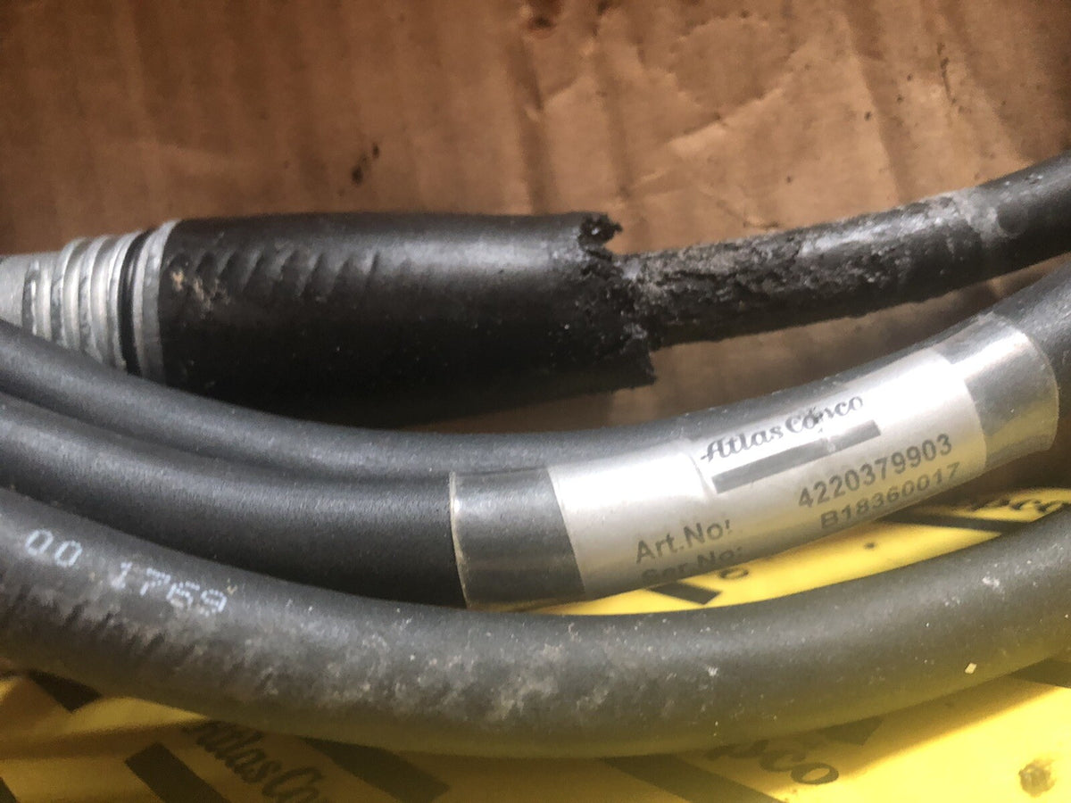 ATLAS COPCO，QST，4220<wbr/>379903。Plug rubber has aging