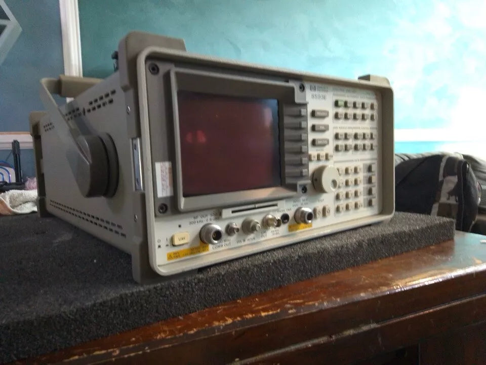 HP 8593E Spectrum Analyzer 9 kHz-26.5 GHz Calibrated Tracking Generator