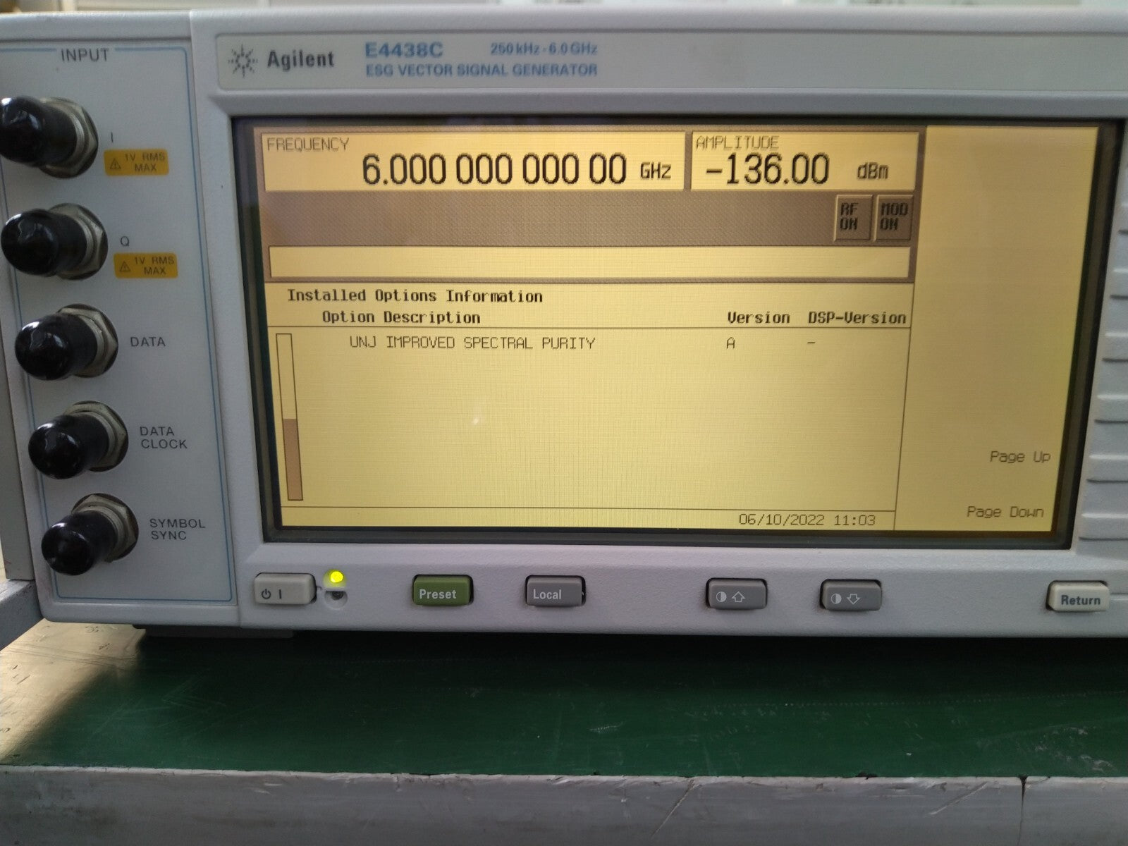 Agilent E4438C ESG Vector Signal Generator 250kHz-6GHz _0542