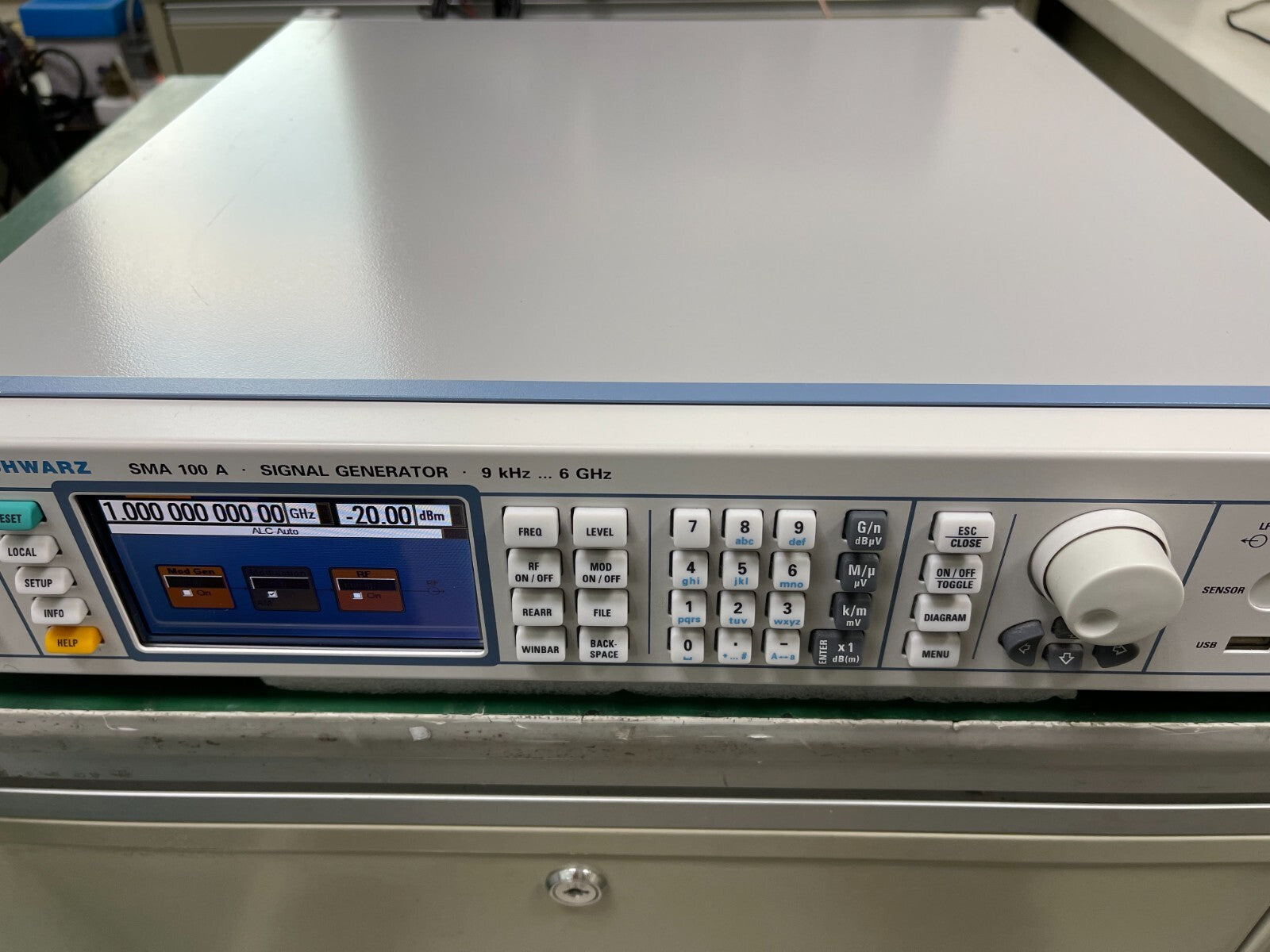 Rohde &amp; Schwarz SMA100A 9kHz - 6GHz Analog Signal Generator _ 103071-aV