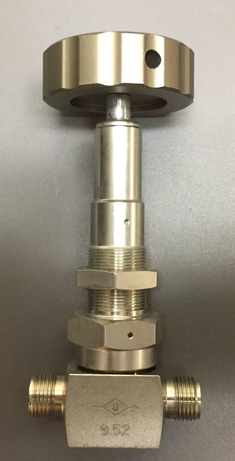 Fujikin 316 Dual Flow Valve with Regulate Knob 1/4, 9.52