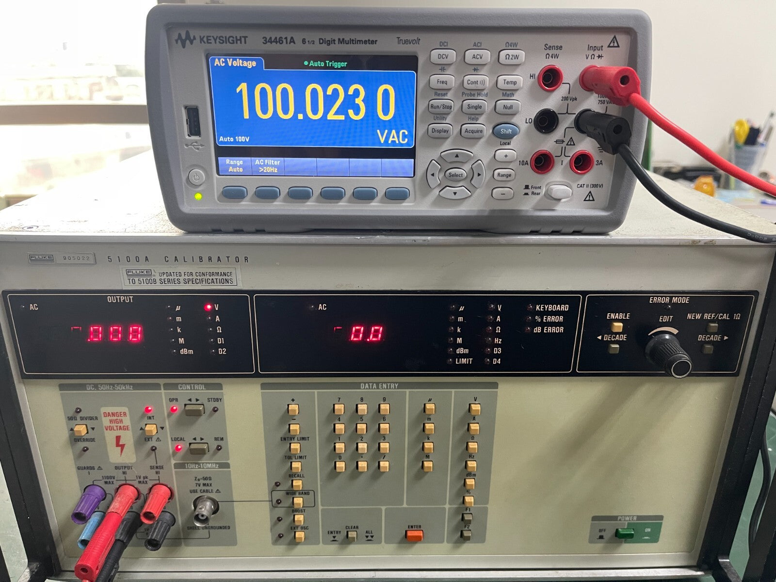 Fluke 5100A Calibrator (Front panel updated To 5100B Series Specifications)_5022 - XG eqpt