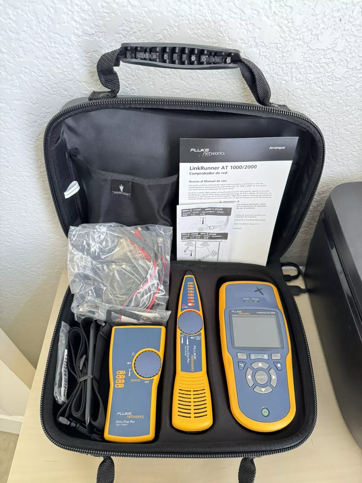 Fluke Networks LRAT-2000 LinkRunner AT-2000 Tester Kit (READ) Missing Port