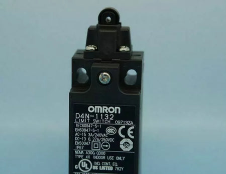 Omron D4N-1132 D4N1132 Limit Switch