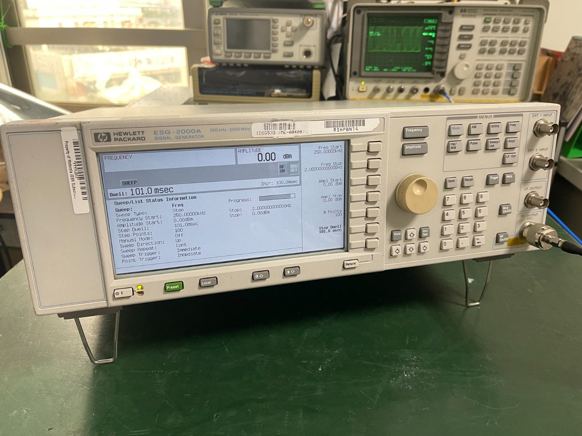 HP Agilent E4420A ESG-2000A Analog RF Signal Generator 250 kHz to 2GHz _0326
