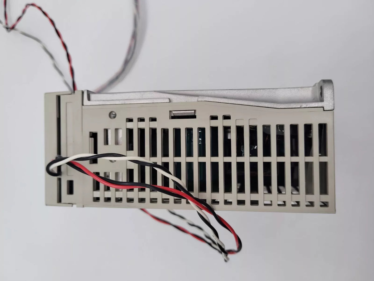 Yaskawa SGDM-02ADA Servo Pack Driver 240V AC Precision Controller 200W