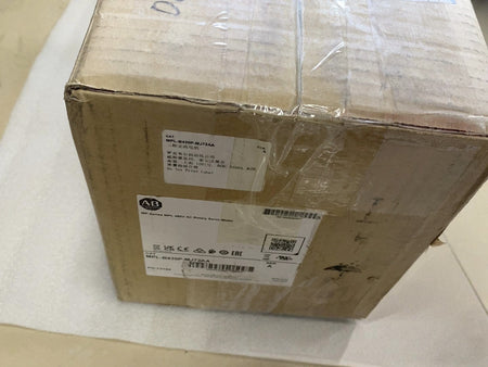 Allen Bradley MPL-B430P-MJ72AA 480V AC Servo Motor