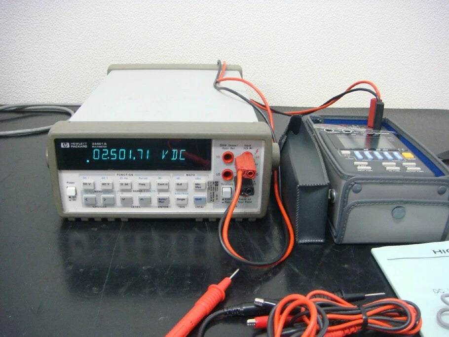 HIOKI 7011 0-25.000V 25.000mA DC Signal Source