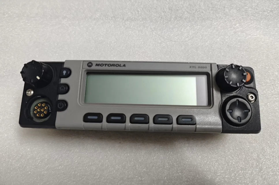 MOTOROLA walkie-talkie vehicle-mounte d station XTL 5000 detachable head O5