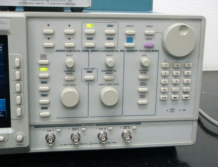 200MHz 16bit 2ch Arbitrary Waveform Generator by Tektronix
