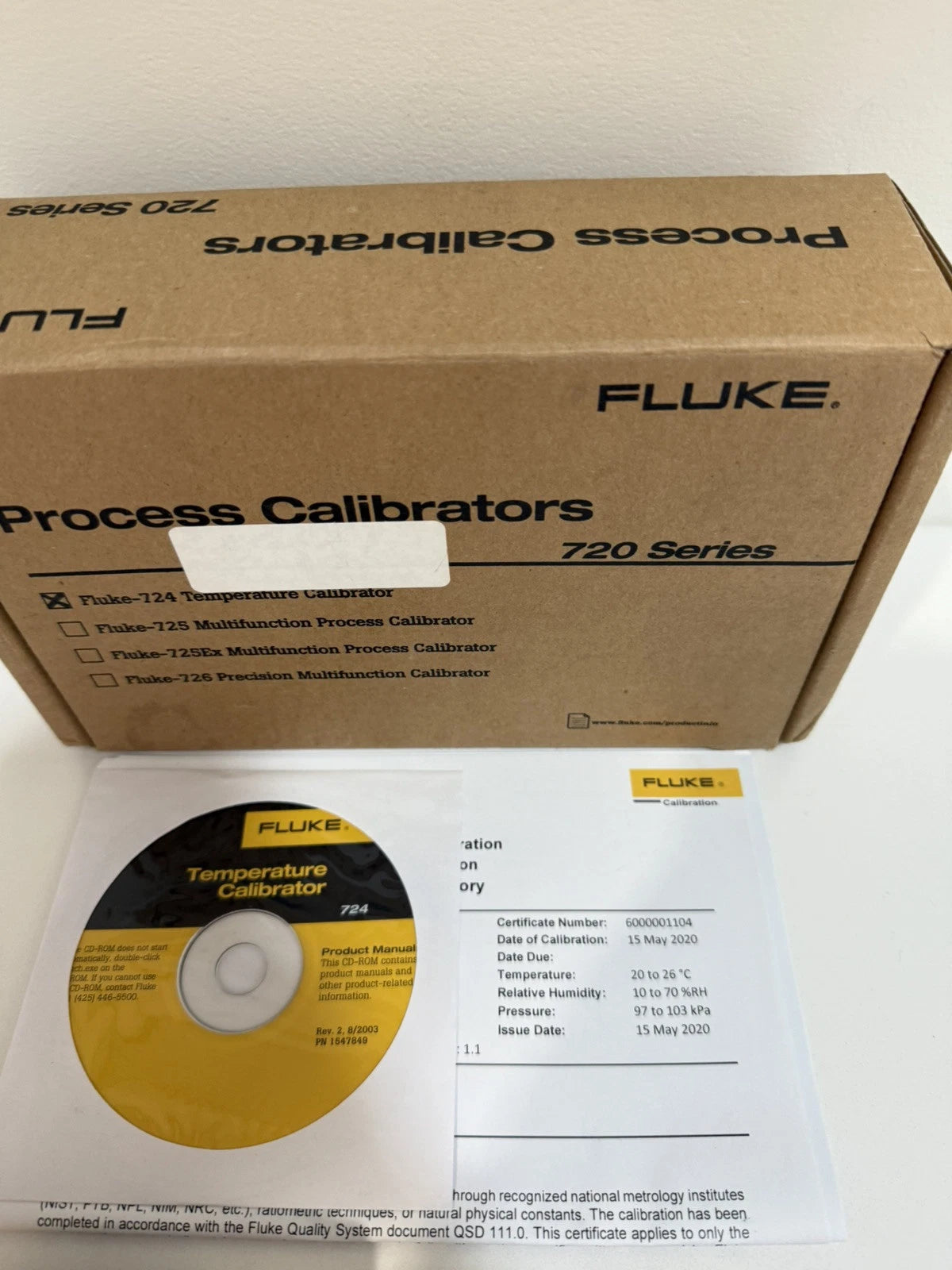 FLUKE 724 Temperature Calibrator Meter - Accurate and Reliable Calibration Tool