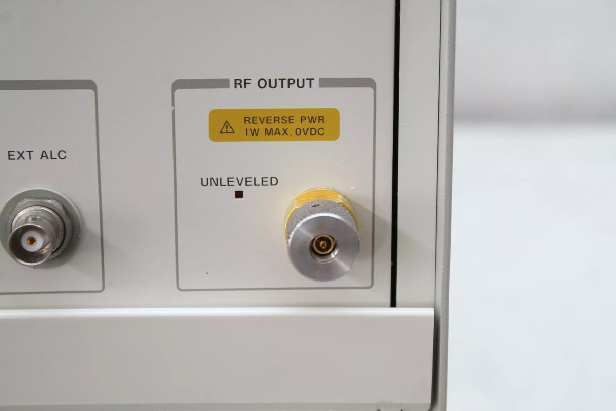 HP 70340A Signal Generator and HP 7000A Display 1-20 GHz with Cert Option 1