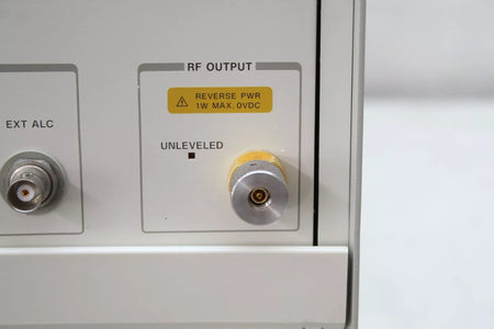 HP 70340A Signal Generator and HP 7000A Display 1-20 GHz with Cert Option 1