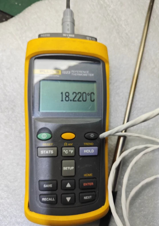1PCS FLUKE 1523 Handheld Reference Thermometer