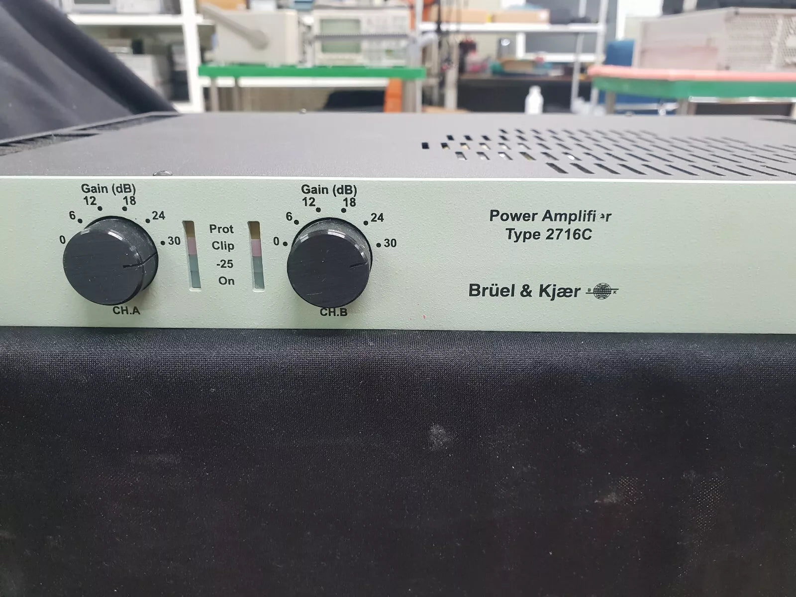 B&K Type 2716-C-001 Audio Power Amplifier