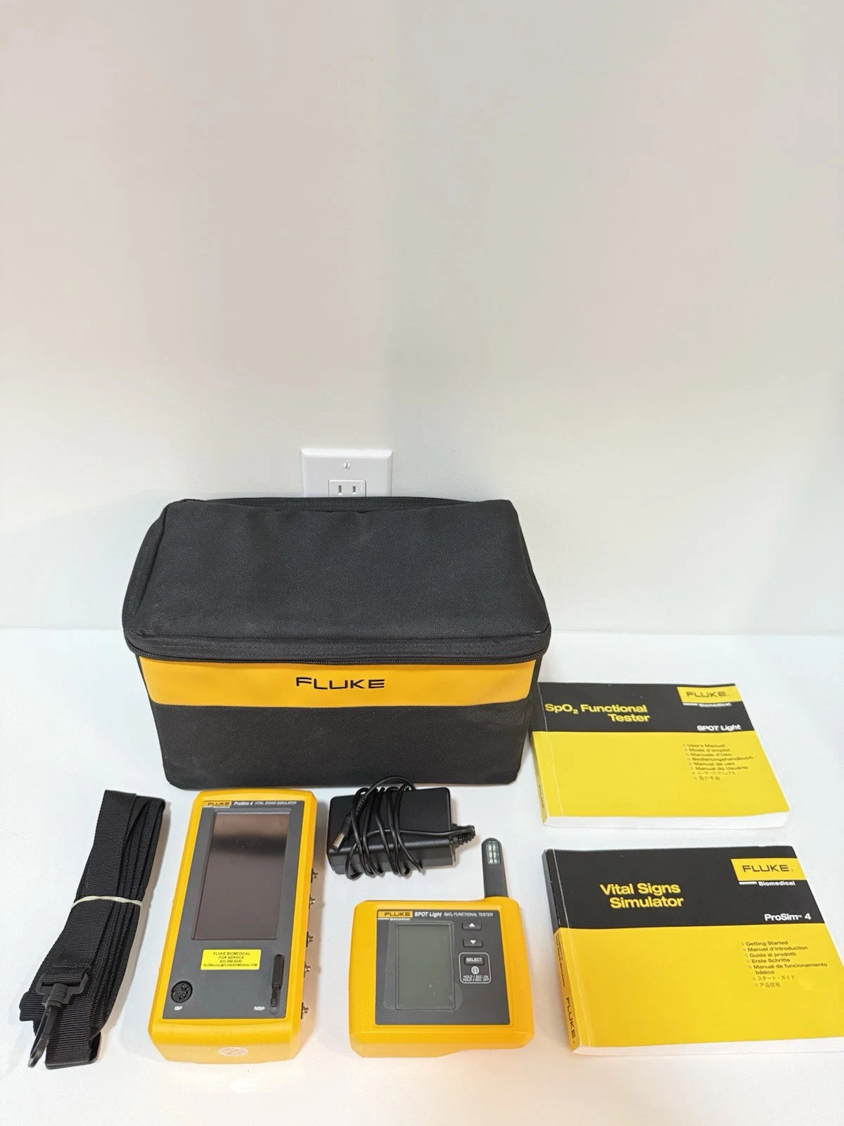 FLUKE Biomedical ProSim 4 & Spot Light Kit with Bag & Charger (Tested)