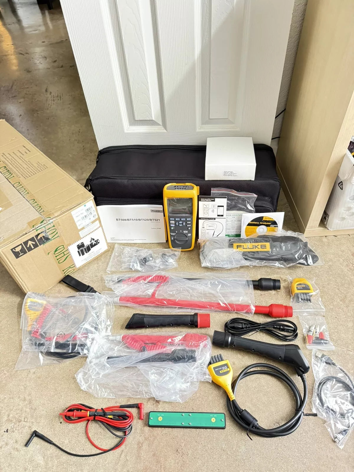 FLUKE BT520 Battery Analyzer Kit - New Sealed