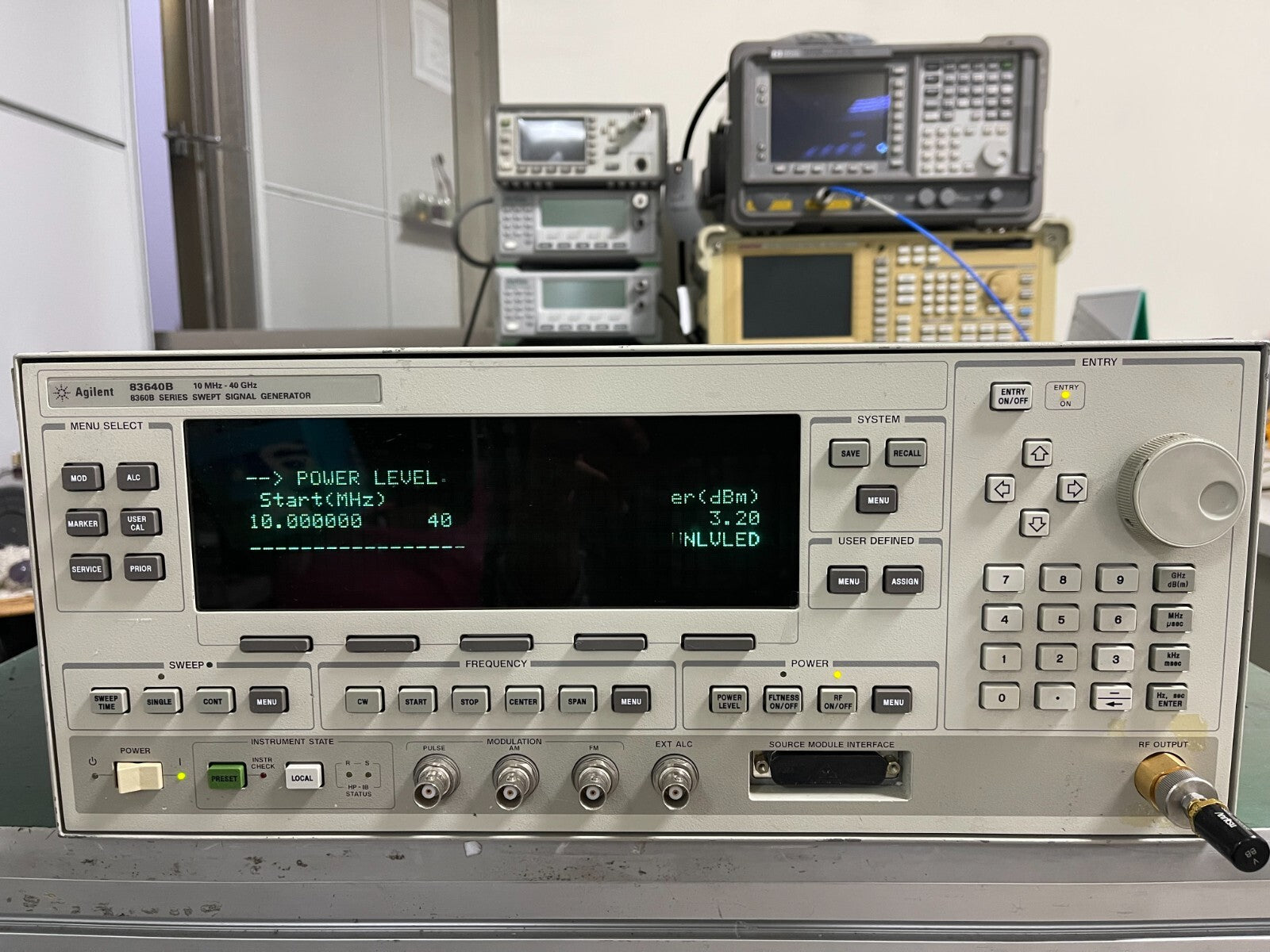 HP Agilent 83640B 10MHz-40GHz Synthesized Sweep Signal Generator _ 0869