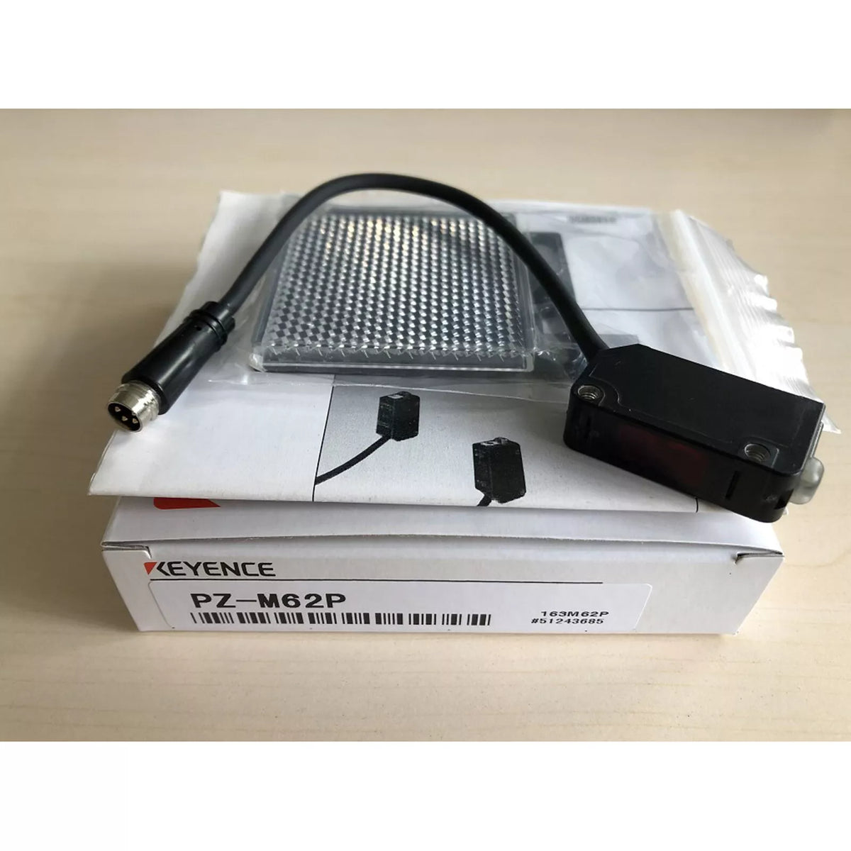 KEYENCE PZ-M62P Photoelectric Sensor Switch